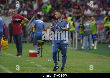 Cruzeiro Esporte Clube entließ am Montag (23) Fernando Seabra. Fernando Seabra spielte 36 Spiele im Verein. Der Trainer hatte 17 Siege, zehn Niederlagen und neun Unentschieden. Auf dem Foto: Fernando Seabra während seines Debüts als Cruzeiro-Trainer in der Arena Castelao in Fortaleza-CE am 17. April 2024 wurde das Spiel mit 1 gegen 1 gespielt. Caior Rocha (Caior Rocha/SPP) Credit: SPP Sport Press Photo. /Alamy Live News Stockfoto