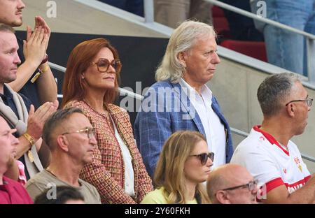 Andrea Berg und Ehemann Ulrich Ferber, im Spiel VFB STUTTGART - BORUSSIA DORTMUND 5-1 am 22. September 2024 in Stuttgart. Saison 2024/2025, 1.Bundesliga, Spieltag 4, 4.Spieltag Fotograf: ddp-Bilder / Sternbilder - DFL-VORSCHRIFTEN VERBIETEN JEDE VERWENDUNG VON FOTOGRAFIEN als BILDSEQUENZEN und/oder QUASI-VIDEO - Stockfoto