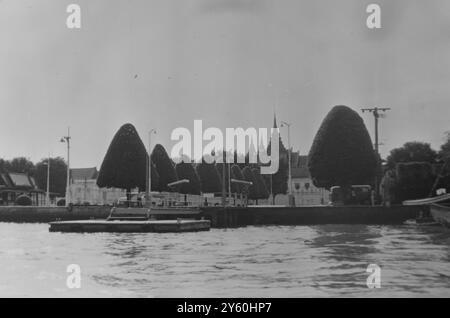 FLÜSSE KINGS LANDEN AM 8. DEZEMBER 1960 AUF DEM CHAO PHYA RIVER BANGKOK Stockfoto