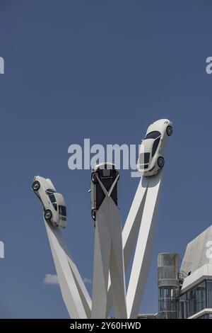 Kunstwerk Inspiration 911 von Gerry Judah mit Porsche 911 Fahrzeugen, Porscheplatz in Zuffenhausen, Stuttgart, Baden-Württemberg, Deutschland, Europa Stockfoto