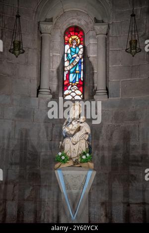 Innenraum, Altar, Kirche Santa Maria de l'Estany, L'Estany, Katalonien, Spanien Stockfoto