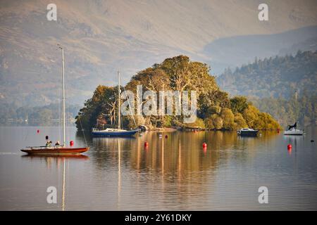 Eine kleine Insel auf Windermere im Lake District Englands größtem See Stockfoto