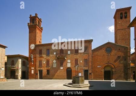 Torrita von Siena, Siena: Mittelalterliche Denkmäler auf dem Matteotti-Platz Stockfoto