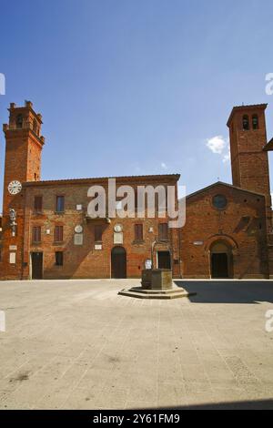 Torrita von Siena, Siena: Mittelalterliche Denkmäler auf dem Matteotti-Platz Stockfoto