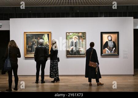 Paris, Frankreich. September 2024. Besucher entdecken die Ausstellung von Harriet Backer im Museum Orsay in Paris am 23. September 2024. Foto: Firas Abdullah/ABACAPRESS. COM Credit: Abaca Press/Alamy Live News Stockfoto