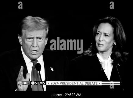 Ein Fernsehbild der Präsidentschaftsdebatte zwischen Donald Trump und Kamala Harris am 10. September 2024 wurde live auf ABC-TV ausgestrahlt. Stockfoto