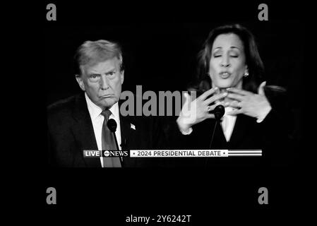Ein Fernsehbild der Präsidentschaftsdebatte zwischen Donald Trump und Kamala Harris am 10. September 2024 wurde live auf ABC-TV ausgestrahlt. Stockfoto