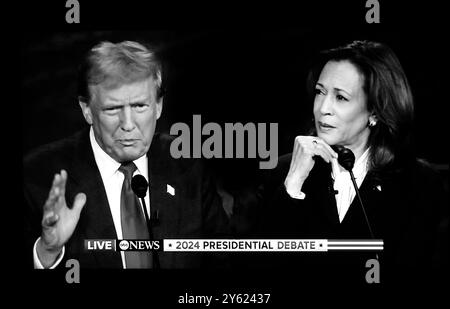 Ein Fernsehbild der Präsidentschaftsdebatte zwischen Donald Trump und Kamala Harris am 10. September 2024 wurde live auf ABC-TV ausgestrahlt. Stockfoto