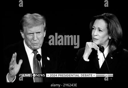 Ein Fernsehbild der Präsidentschaftsdebatte zwischen Donald Trump und Kamala Harris am 10. September 2024 wurde live auf ABC-TV ausgestrahlt. Stockfoto
