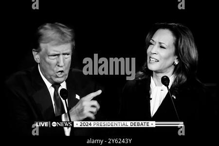 Ein Fernsehbild der Präsidentschaftsdebatte zwischen Donald Trump und Kamala Harris am 10. September 2024 wurde live auf ABC-TV ausgestrahlt. Stockfoto