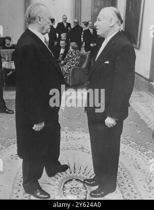 DR. KONRAD ADENAUER FEIERT SEINEN GEBURTSTAG MIT HENDRICK VAN DAMM AM 8. JANUAR 1960 Stockfoto