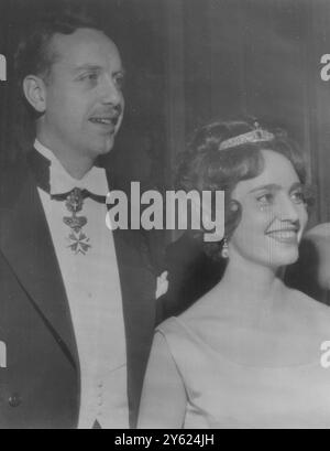 PRINZESSIN MARIE FRANCOISE VON BOURBON PARMA UND IHR BRÄUTIGAM ALS PRINZ EDWARD DE LOBKOWICZ AM 6. JANUAR 1960 Stockfoto