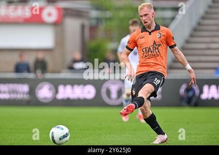 Deinze, Belgien. September 2024. Jellert Van Landschoot (18) von KMSK Deinze, dargestellt während eines Fußballspiels zwischen KMSK Deinze und Club Brugge NXT am 5. Spieltag der Challenger Pro League 2024-2025, am Montag, den 22. September 2024 in Deinze, Belgien. Quelle: Sportpix/Alamy Live News Stockfoto