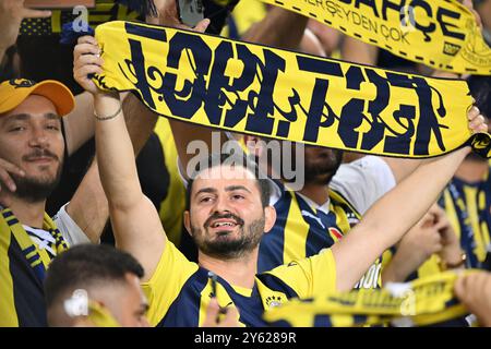 ISTANBUL: Fenerbahce-Unterstützer beim türkischen Superlig-Spiel zwischen Fenerbahce AS und Galatasaray SK im Ulker-Stadion am 21. September 2024 in Istanbul. ANP | Hollandse Hoogte | Gerrit van Keulen Stockfoto