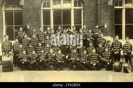 ARCHIVE BOX 20 ARC 0567 Referenz: 003431 STEPNEY BOYS HOME BAND, Stepney, London, England DATUM: 1904 BANDMEISTER MR. DRINKWATER Stockfoto