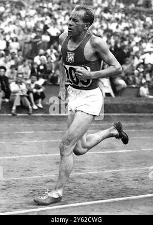 Emil Zatopek gewinnt die Olympiasieger 10.000 Meter in Wembley. 30. Juli 1948 Stockfoto