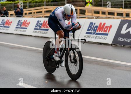 Zürich, Schweiz. September 2024. Axel Kallberg aus Finnland fährt im U23-Einzelzeitfahren der Männer während der UCI Straßen- und Para-Radfahren-Weltmeisterschaft Zürich 2024. Quelle: Fabienne Koch/Alamy Live News. Stockfoto