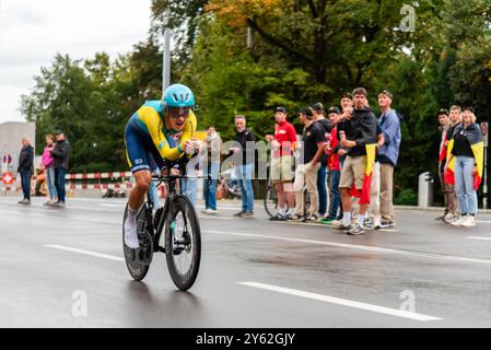 Zürich, Schweiz. September 2024. Nicolas Vinokurov aus Kasachstan fährt im U23-Einzelzeitfahren der Männer während der UCI Straßen- und Para-Radfahren-Weltmeisterschaft Zürich 2024. Quelle: Fabienne Koch/Alamy Live News. Stockfoto