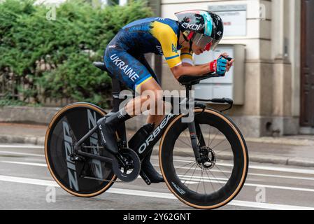 Zürich, Schweiz. September 2024. Daniil Yakovlev aus der Ukraine fährt im U23-Einzelzeitfahren der Männer während der UCI Straßen- und Para-Radfahren-Weltmeisterschaft Zürich 2024. Quelle: Fabienne Koch/Alamy Live News. Stockfoto