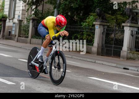 Zürich, Schweiz. September 2024. Aivaras Mikutis aus Litauen fährt im U23 Einzelzeitfahren der Männer während der UCI Straßen- und Para-Radfahren-Straßen-Weltmeisterschaft Zürich 2024. Quelle: Fabienne Koch/Alamy Live News. Stockfoto