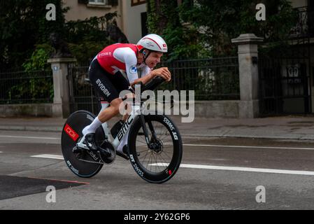 Zürich, Schweiz. September 2024. Fabian Weiss aus der Schweiz fährt im U23-Einzelzeitfahren der Männer während der UCI Straßen- und Para-Radfahren-Weltmeisterschaft Zürich 2024. Quelle: Fabienne Koch/Alamy Live News. Stockfoto