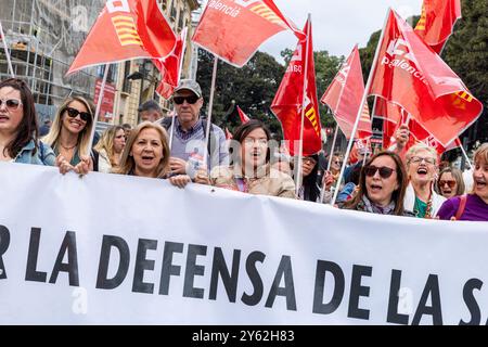 Demonstranten auf den Straßen von Valencia, Spanien am 1. Mai 2024, dem Internationalen Arbeitstag. Stockfoto