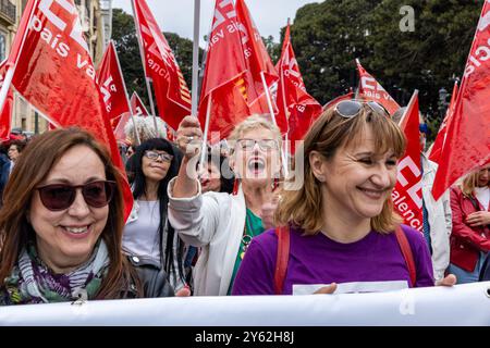 Demonstranten auf den Straßen von Valencia, Spanien am 1. Mai 2024, dem Internationalen Arbeitstag. Stockfoto