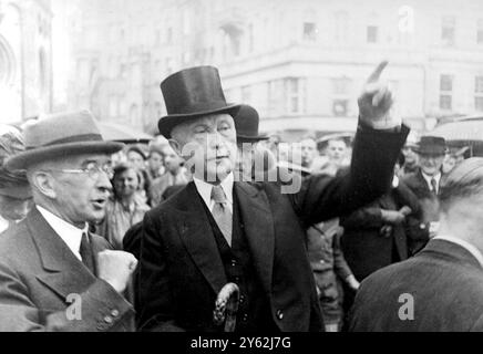 Neuer Westdeutscher Bundestag In Bonn Eröffnet. Dr. Konrad Adenauer, Oberbürgermeister von Köln, Vorsitzender der siegreichen Christdemokraten-Partei und höchstwahrscheinlich Kanzler der Bundesrepublik Deutschland. 8. September 1949 Stockfoto