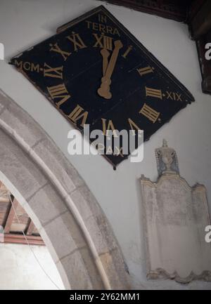 Zifferblatt mit XIII 13 13 13 Uhr St Mary Magdalene Church Whitgift Goole Yorkshire UK Stockfoto