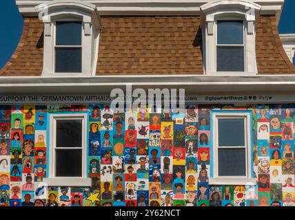 Vorderbau-Kunstwerk des Germantown Arthaus in Philadelphia PA Stockfoto