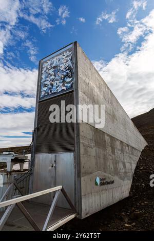 Das Global Seed Vault vor den Toren der Stadt Longyearbyen auf der Insel Spitzbergen in Svalbard, Norwegen. Stockfoto