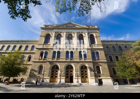 Cluj-Napoca, Rumänien. 20. September 2024: Das zentrale Gebäude der Babes-Bolyai Universität in der Mihail Kogalniceanu Straße. Stockfoto