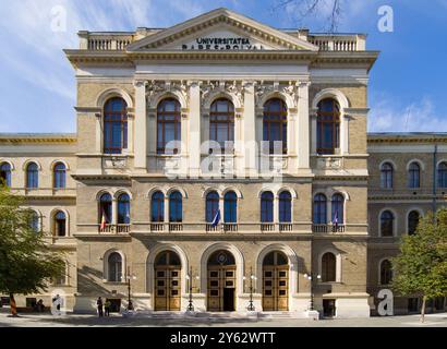 Cluj-Napoca, Rumänien. 20. September 2024: Das zentrale Gebäude der Babes-Bolyai Universität in der Mihail Kogalniceanu Straße. Stockfoto