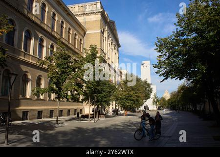 Cluj-Napoca, Rumänien. 20. September 2024: Das zentrale Gebäude der Babes-Bolyai Universität in der Mihail Kogalniceanu Straße. Stockfoto