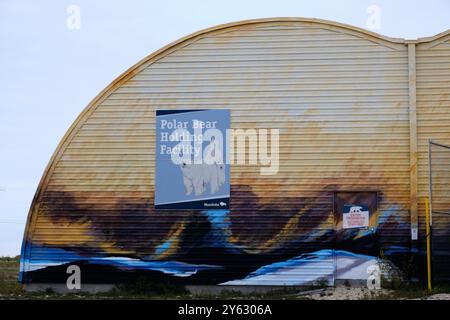 Zeichen der Polar Bear Holding Facility, auch bekannt als Bear Jail, in Churchill Manitoba. Stockfoto