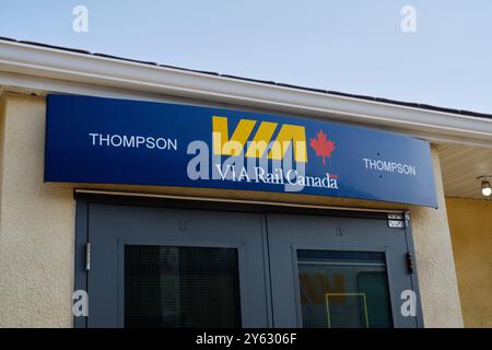 Schild für Via Rail Thompson, Bahnhof Manitoba, September 2024. Stockfoto