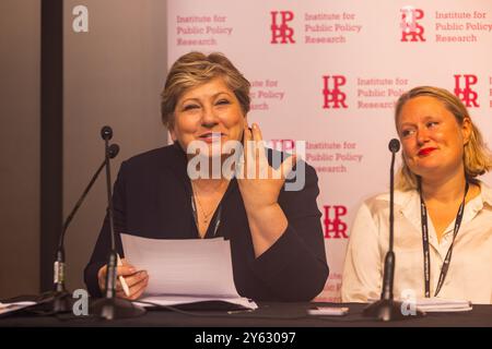 Liverpool, Großbritannien. SEPTEMBER 2024. Emily Thornberry tritt auf einer Veranstaltung auf der Labour Party Konferenz "Diplomacy, Development and Defence: Labour's Foreign Policy Agenda" des Institute for Public Policy and Research neben Lloyds auf. Das Panel umfasst Laura Chappell, Romilly Greenhill (CEO, Bond), Sir Simon Fraser, Bruce Carnegie-Brown (Chairman Lloyds) Credit Milo Chandler/Alamy Live News Stockfoto