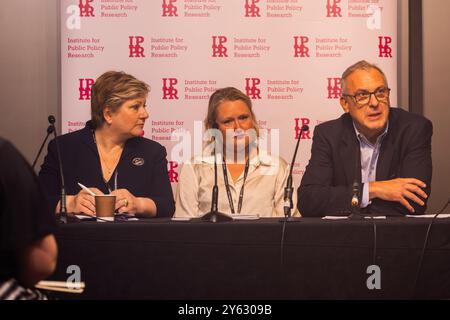 Liverpool, Großbritannien. SEPTEMBER 2024. Emily Thornberry tritt auf einer Veranstaltung auf der Labour Party Konferenz "Diplomacy, Development and Defence: Labour's Foreign Policy Agenda" des Institute for Public Policy and Research neben Lloyds auf. Das Panel umfasst Laura Chappell, Romilly Greenhill (CEO, Bond), Sir Simon Fraser, Bruce Carnegie-Brown (Chairman Lloyds) Credit Milo Chandler/Alamy Live News Stockfoto