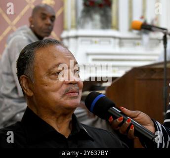 Racine, Wisconsin, USA. September 2024. REV. JESSE JACKSON spricht bei einer Wahlkundgebung in der Christ Chapel Church in Racine, Wisconsin, am 23. September 2024. Die Kundgebung wurde von seiner Operation Push/Rainbow Coalition gesponsert. (Kreditbild: © Mark Hertzberg/ZUMA Press Wire) NUR REDAKTIONELLE VERWENDUNG! Nicht für kommerzielle ZWECKE! Quelle: ZUMA Press, Inc./Alamy Live News Stockfoto