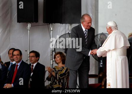 Madrid, 21.08.2011. Abschied des Königs und der Königin von seiner Heiligkeit Papst Benedikt XVI. Nach seinem Besuch in Spanien. Foto: Ángel de Antonio. ARCHDC. Quelle: Album / Archivo ABC / Ángel de Antonio Stockfoto