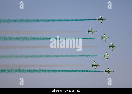 Riad, Saudi-Arabien. September 2024. Anlässlich des Nationalfeiertags in Saudi-Arabien findet am 23. September 2024 in Riad, Saudi-Arabien, eine Flugshow statt. Quelle: Wang Haizhou/Xinhua/Alamy Live News Stockfoto