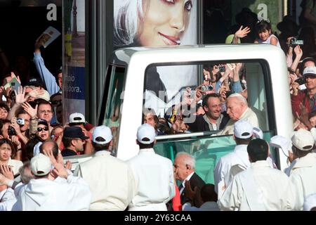 Madrid, 04.05.2003. Die Heiligsprechung unter dem Vorsitz seiner Heiligkeit Papst Johannes Paul II. Fand auf der Plaza de Colón statt. Foto: Ángel de Antonio. Quelle: Album / Archivo ABC / Ángel de Antonio Stockfoto