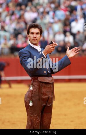 Sevilla, 04/30/2017. Stierkampf zu Pferd. Sechs Stiere von Fermin Bohorquez. Der Stierkämpfer auf dem Pferd Sergio Galan. Foto: Raul Doblado. ARCHSEV. Quelle: Album / Archivo ABC / Raúl Doblado Stockfoto