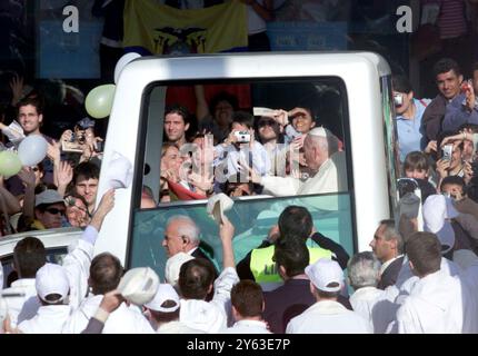 Madrid, 04.05.2003. Die Heiligsprechung unter dem Vorsitz seiner Heiligkeit Papst Johannes Paul II. Fand auf der Plaza de Colón statt. Foto: Ángel de Antonio. Quelle: Album / Archivo ABC / Ángel de Antonio Stockfoto