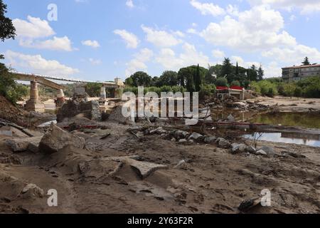 Aldea del Fresno (Gemeinde Madrid), 09.08.2023. Ort, an dem sich eine der Brücken an die Stadt befand, die Chapinería mit Aldea del Fresno über den Fluss Alberche verband und vor einer Woche vom DANA zerstört wurde. Foto: Jaime García. ARCHDC. Quelle: Album / Archivo ABC / Jaime García Stockfoto