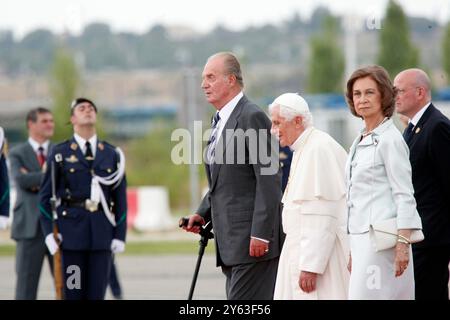 Madrid, 21.08.2011. Abschied des Königs und der Königin von seiner Heiligkeit Papst Benedikt XVI. Nach seinem Besuch in Spanien. Foto: Ángel de Antonio. ARCHDC. Quelle: Album / Archivo ABC / Ángel de Antonio Stockfoto