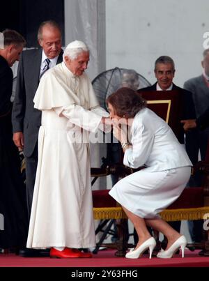 Madrid, 21.08.2011. Abschied des Königs und der Königin von seiner Heiligkeit Papst Benedikt XVI. Nach seinem Besuch in Spanien. Foto: Ángel de Antonio. ARCHDC. Quelle: Album / Archivo ABC / Ángel de Antonio Stockfoto