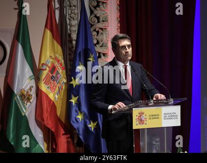 Sevilla, 15.12.2023. Verleihung des XIX Plaza de España Awards, einberufen von der Regierungsdelegation der Autonomen Gemeinschaft Andalusien unter dem Vorsitz des Vierten Vizepräsidenten der Regierung und des Ministers für Finanzen und öffentliche Funktion, María Jesús Montero. Im Auditorium des Palastes des Generalkapitäns von Sevilla, Pedro Fernández, Regierungsdelegierter. Foto: Raúl Doblado. ARCHSEV. Quelle: Album / Archivo ABC / Raúl Doblado Stockfoto
