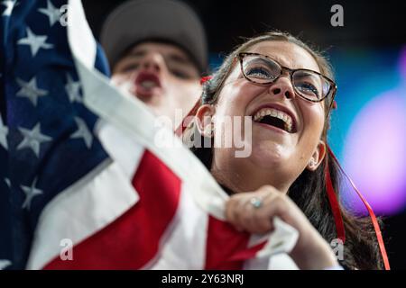 Ein US-Fan beim Goldmedaillenspiel zwischen den Vereinigten Staaten und Großbritannien bei den Paralympics 2024 in Paris am Samstag, September Stockfoto