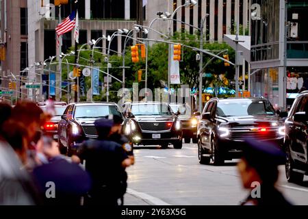 New York City, Usa. September 2024. U. US-Präsident Joe Biden Motorcade fährt am 23. September 2024 auf der 6th Avenue zum New York Hilton Midtown, NY, USA. Biden wird am Dienstag seine letzte Rede als Weltführer vor der UN-Genralversammlung halten. Foto: Charles Guerin/ABACAPRESS. COM Credit: Abaca Press/Alamy Live News Stockfoto